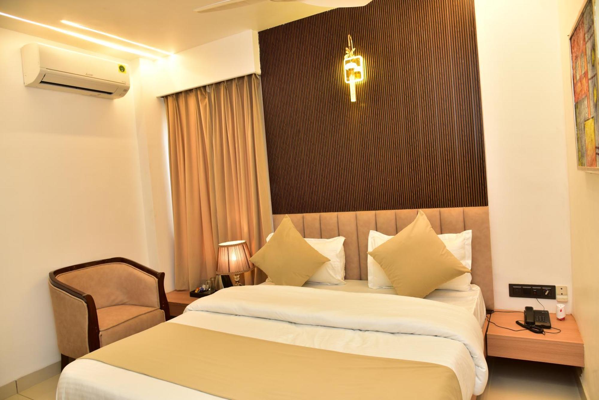 Hotel Divine Peak Pachmarhī Esterno foto