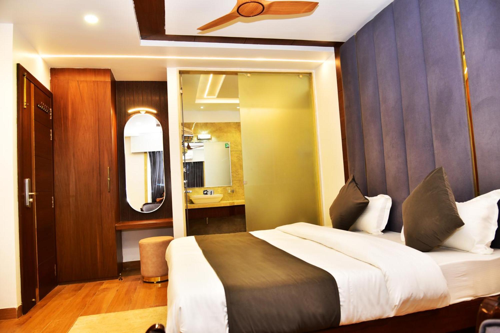 Hotel Divine Peak Pachmarhī Esterno foto