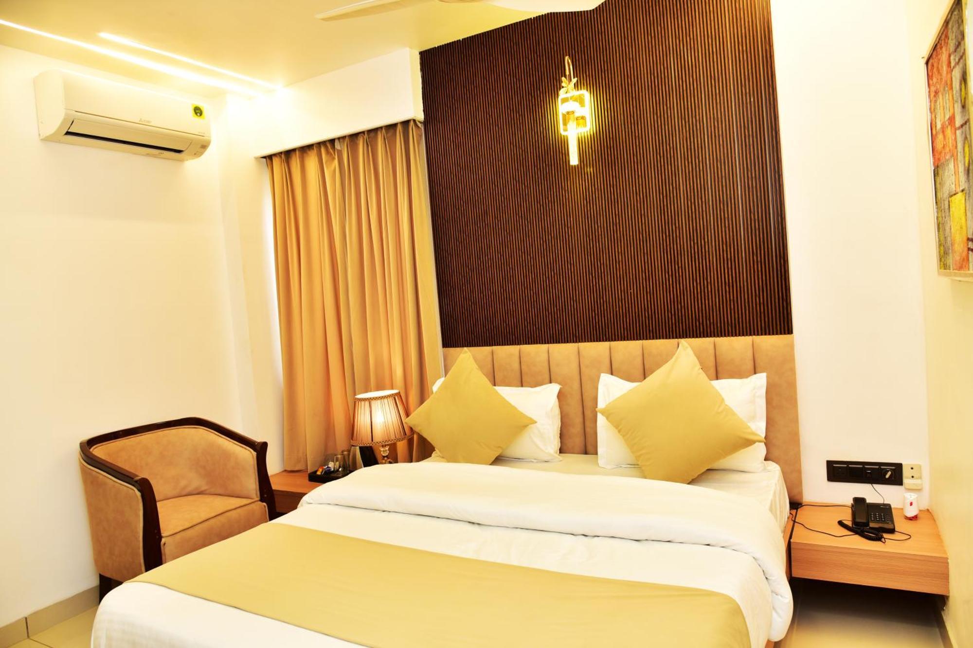 Hotel Divine Peak Pachmarhī Esterno foto